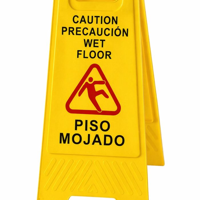 WhatsApp Image 2026-04-10 at 4.26.10 PM Señal de advertencia piso mojado.
